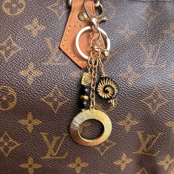New CIRCLE PENDANT Bag Charm Black, Gold Tone ⭕ - Picture 4 of 8